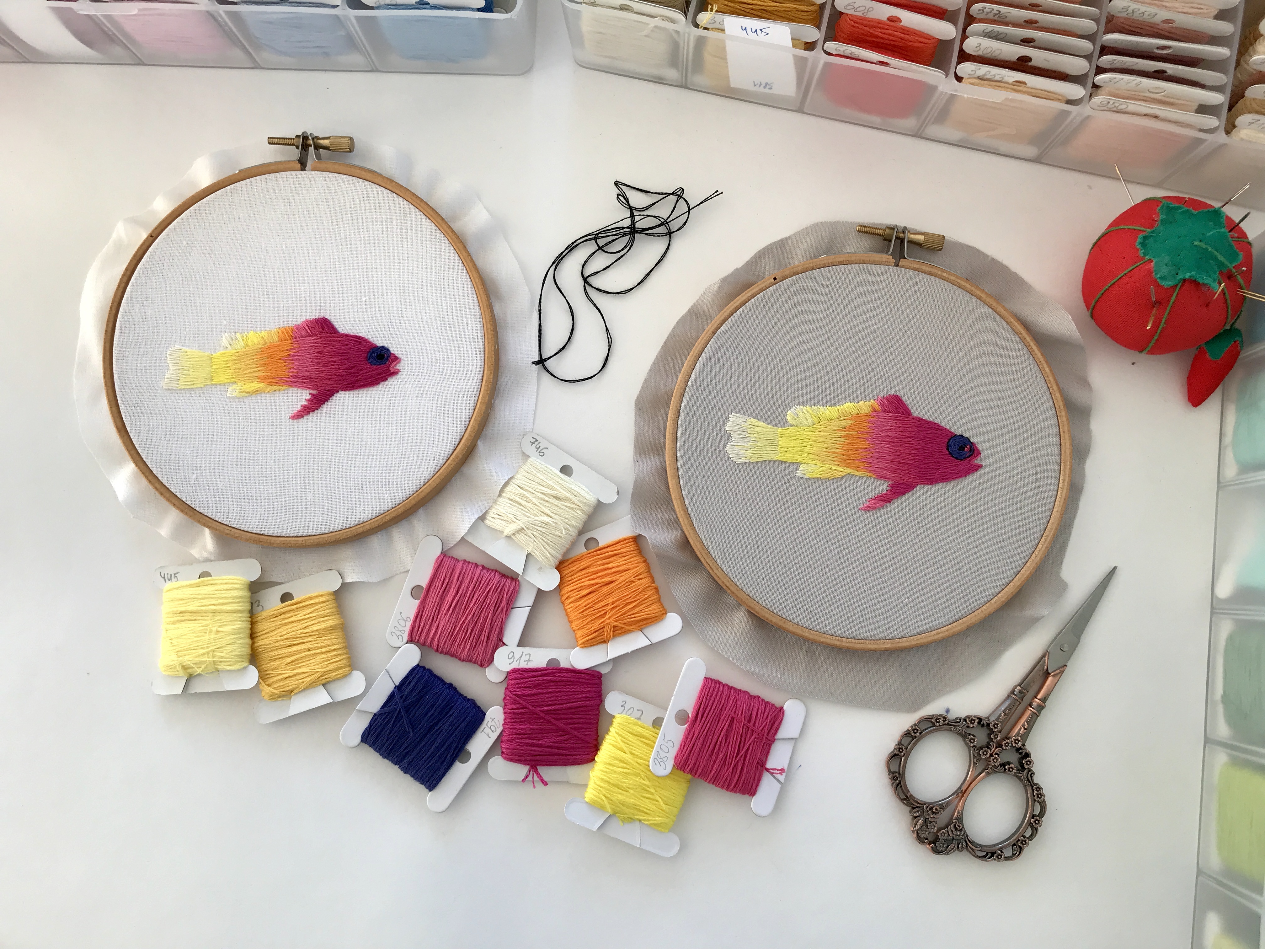 Fish color blending embroideries - stitch along by @faimyxstitch